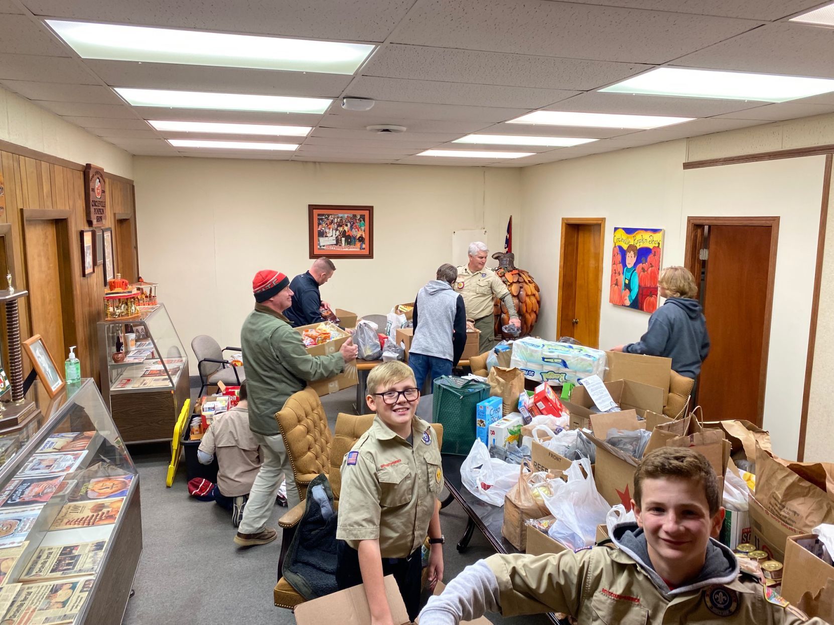 Troops collect for a food drive